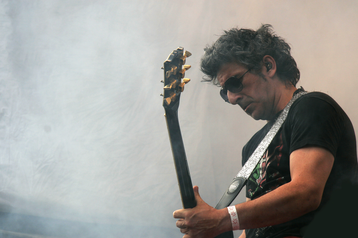 Raúl Ruffino, cantante y guitarrista de Los Tipitos, durante una actuación. Fotografía de archivo del 14 de noviembre de 2010; no corresponde al recital anunciado.