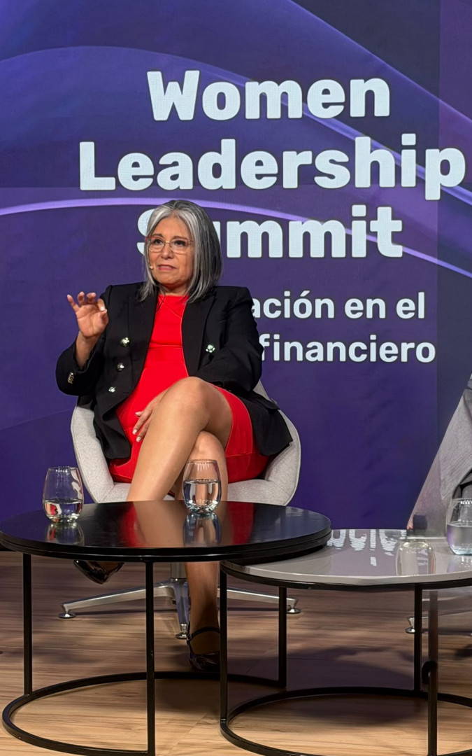 Sonia Salvatierra, vicepresidenta de la CNV, durante el Women Leadership Summit 2026. Fotografía de archivo difundida por la CNV el 21 de octubre; no corresponde a la convocatoria de opiniones del 29 de octubre.