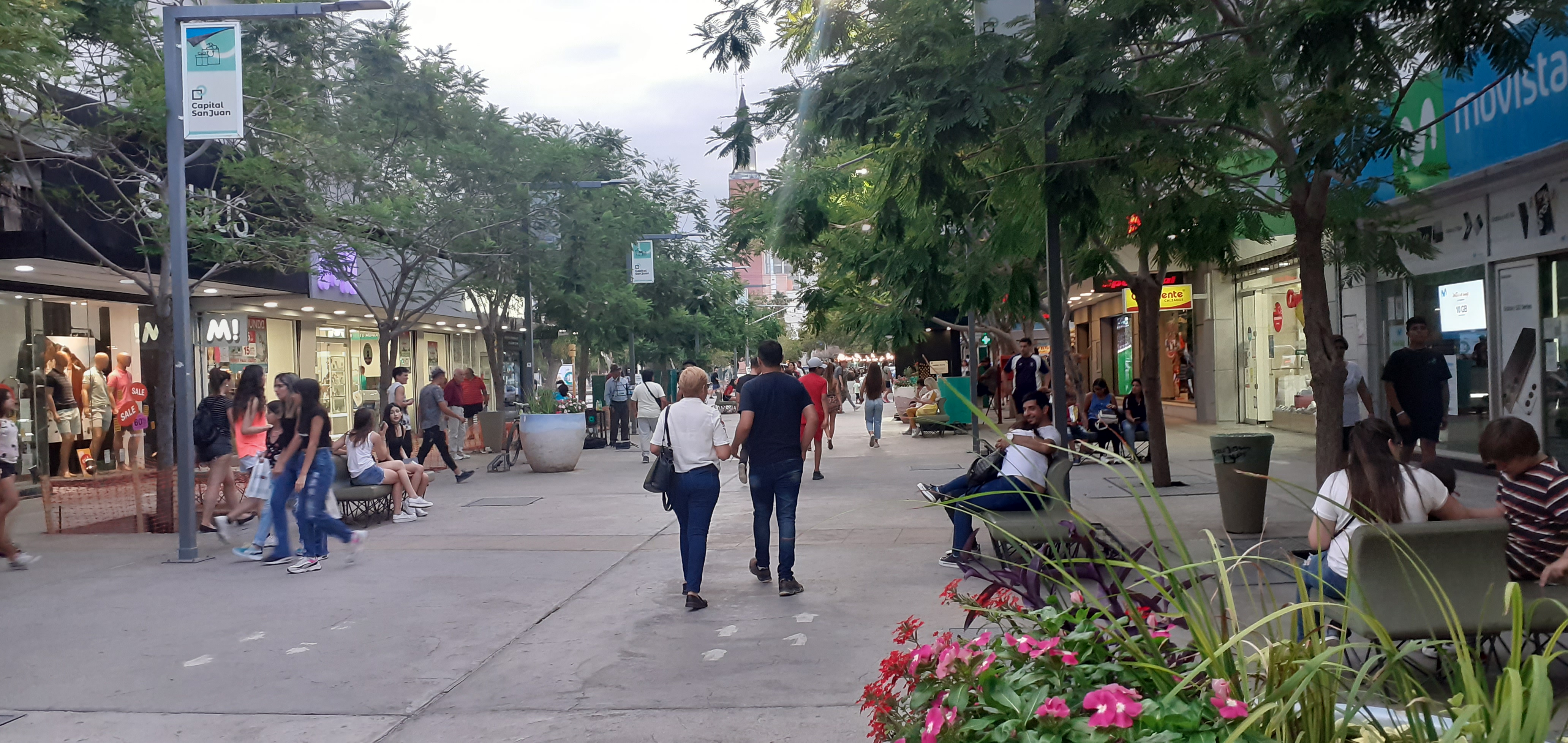 Sector de la Peatonal Rivadavia, en la ciudad de San Juan, fotografiado el 3 de febrero de 2023. Foto de archivo del espacio comercial; no muestra la ruleta ni la campaña de octubre de 2026.