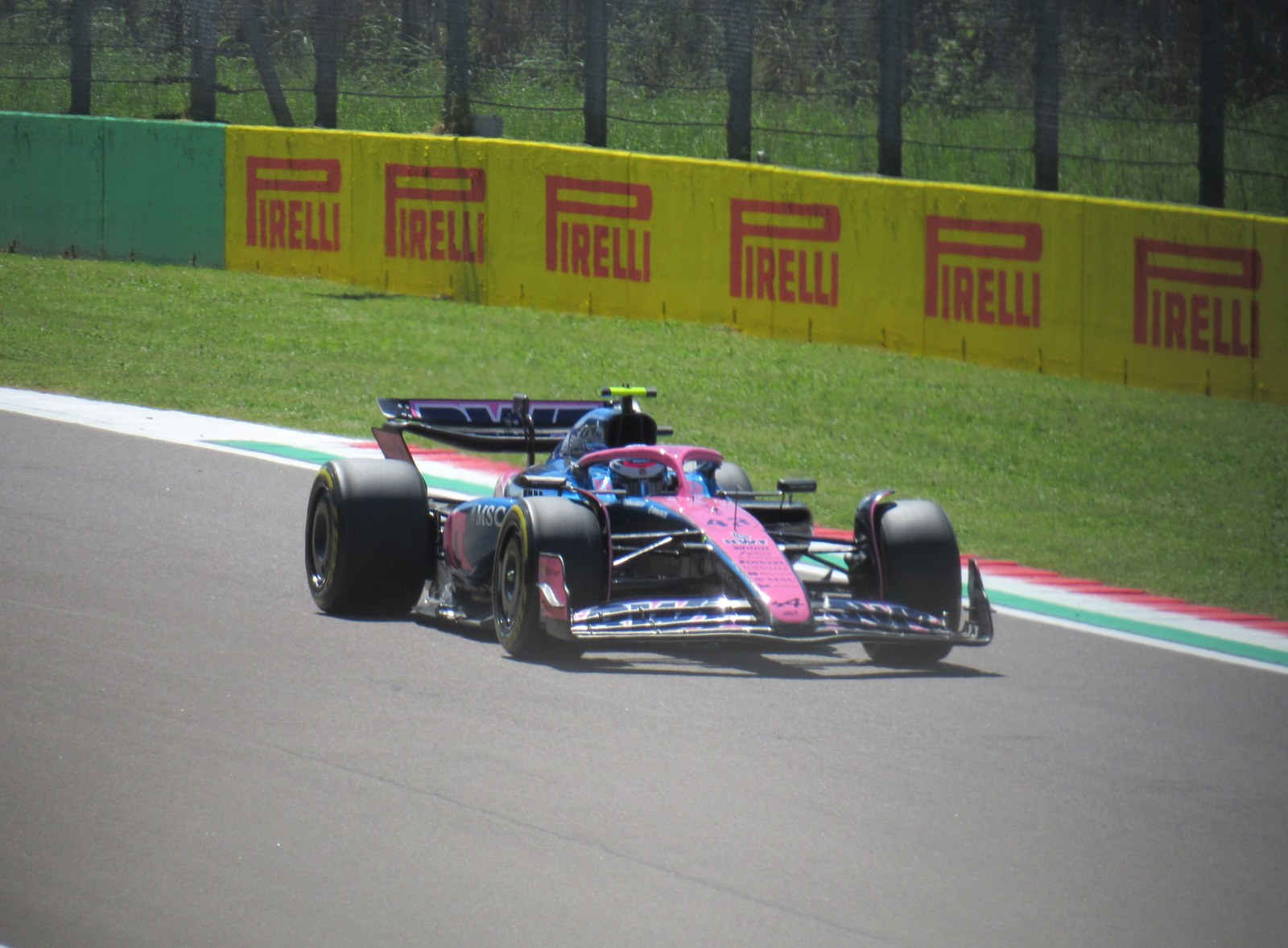 Franco Colapinto al volante del Alpine durante una práctica en Imola. Fotografía de archivo del 16 de mayo de 2025.
