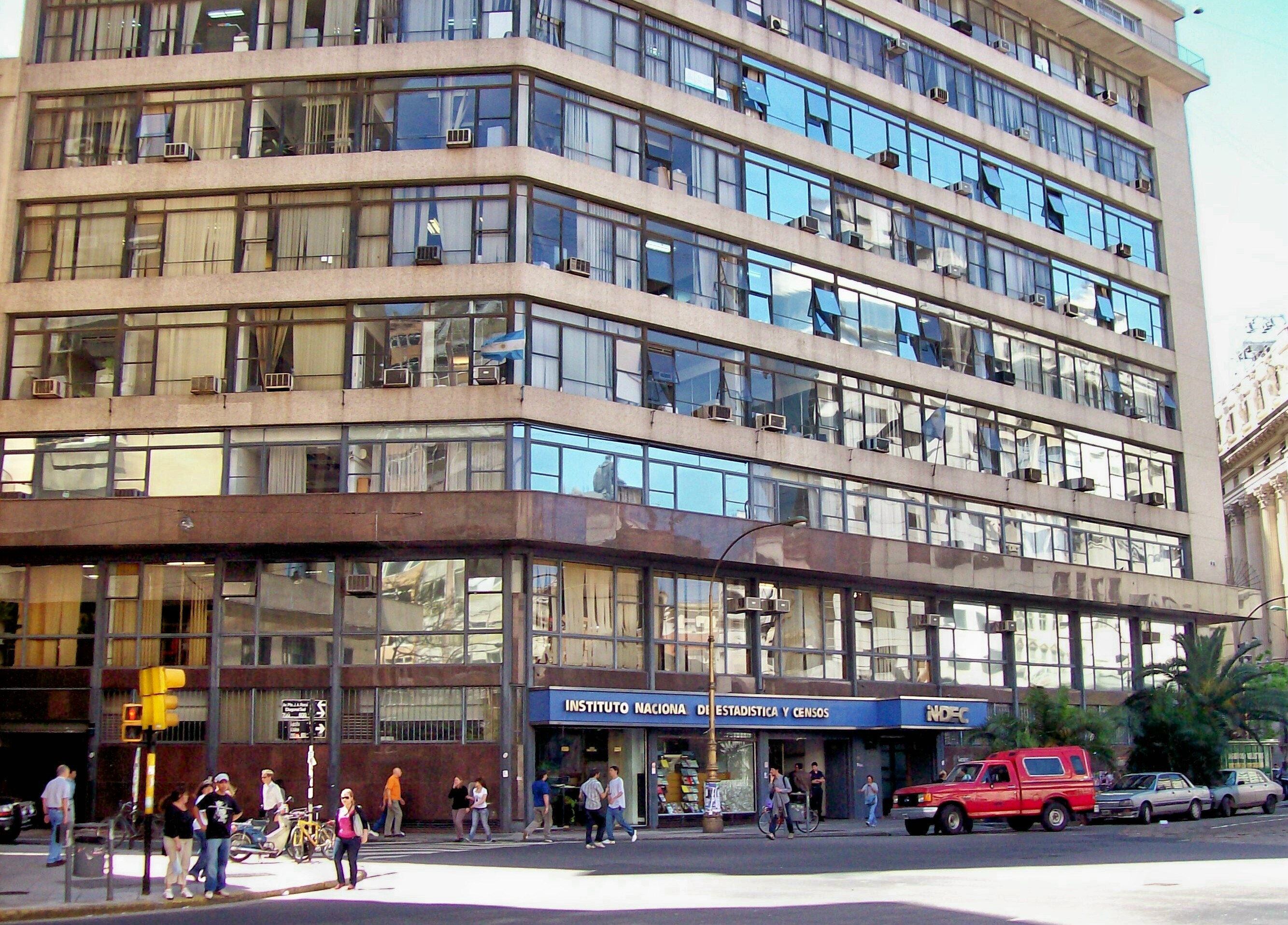 Edificio del INDEC en avenida Julio A. Roca 609, Buenos Aires, fotografiado por Roberto Fiadone el 26 de octubre de 2007. Imagen de archivo, no de la presentación del informe de 2026.