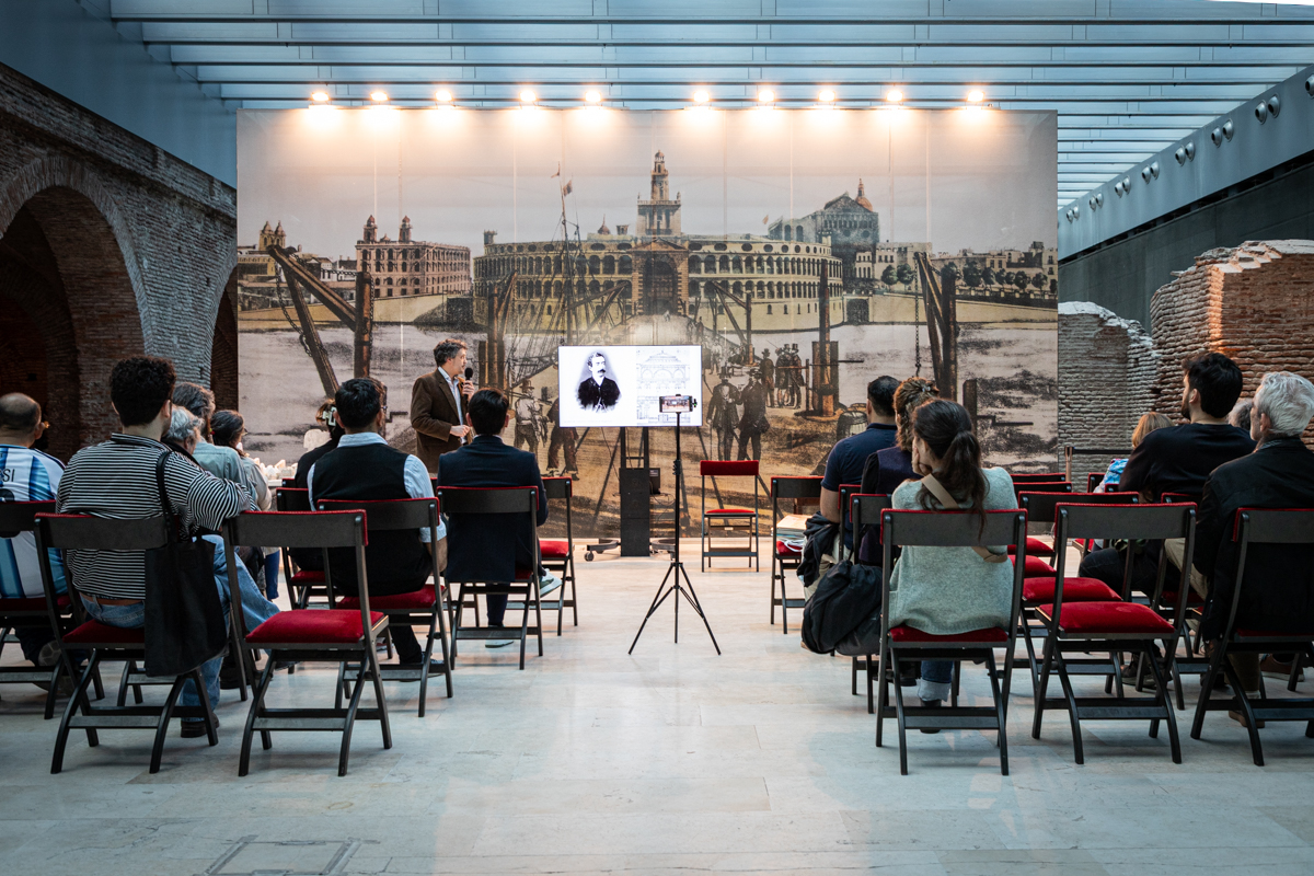 Actividad anterior en el interior del Museo Casa Rosada, entre restos de la Aduana Taylor; fotografía de archivo utilizada por el museo para anunciar la charla del 28 de octubre de 2026, no imagen de ese encuentro futuro.