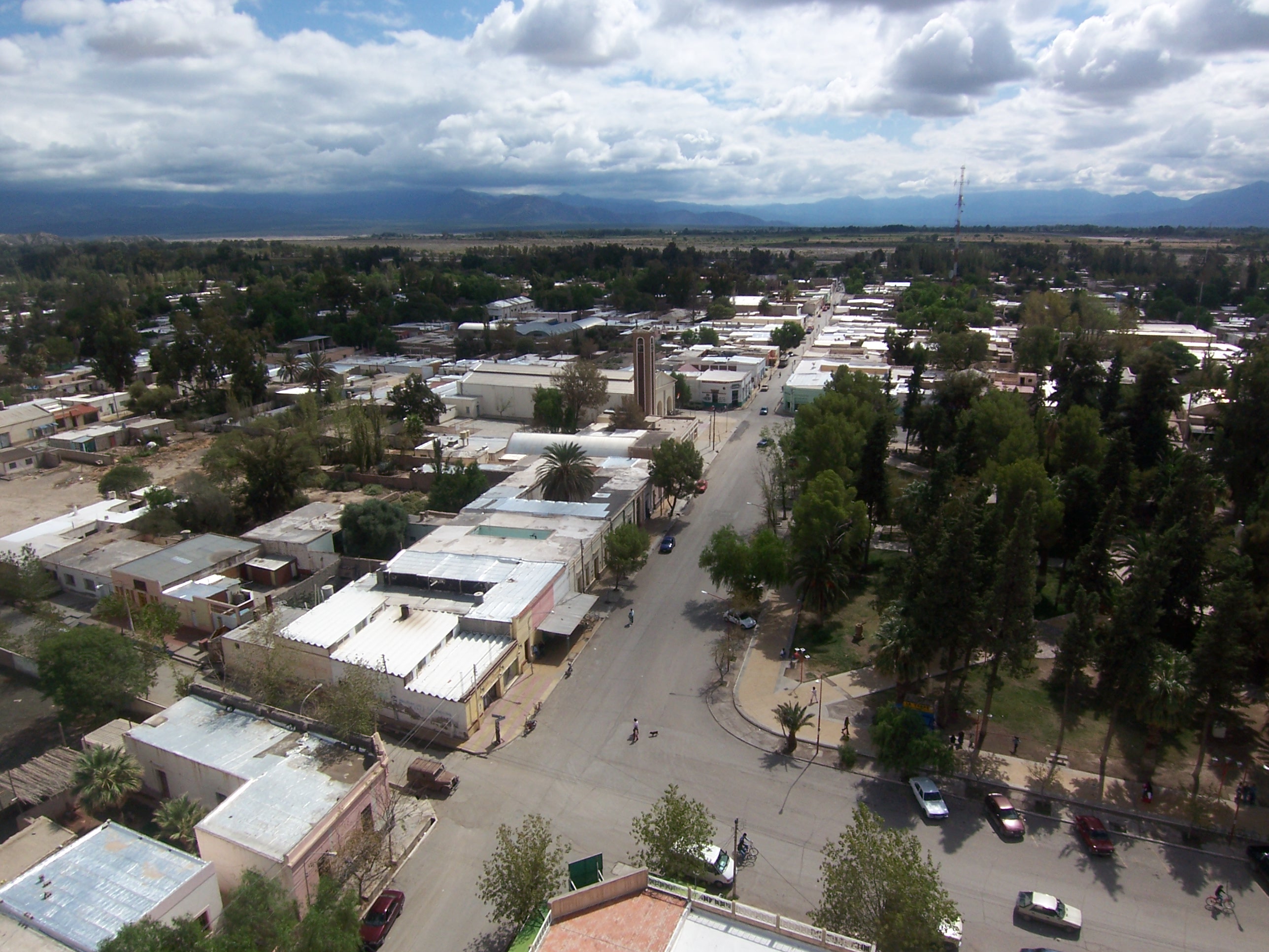 Vista panorámica de San José de Jáchal, cabecera del departamento, tomada el 29 de marzo de 2007 por R. Rodriguez. Fotografía territorial de archivo; no muestra la reunión de 2026.